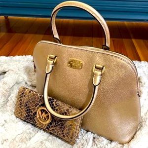 Authentic Micheal Kors purse and wallet.